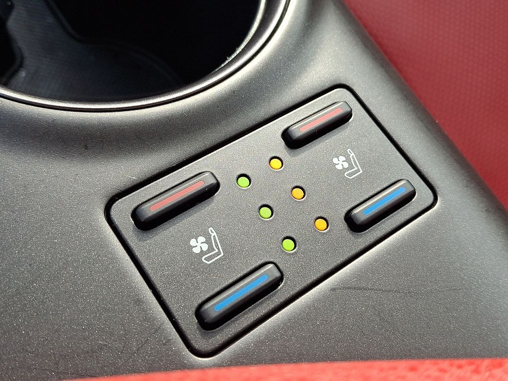 2022 Toyota Camry XSE Auto AWD (Natl) photo 21